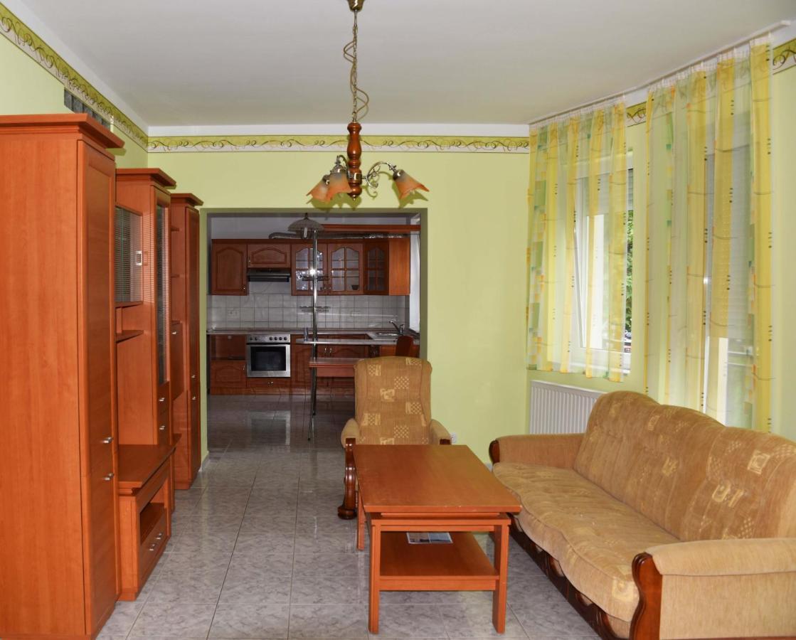 Pilikan Apartments Lenti Εξωτερικό φωτογραφία
