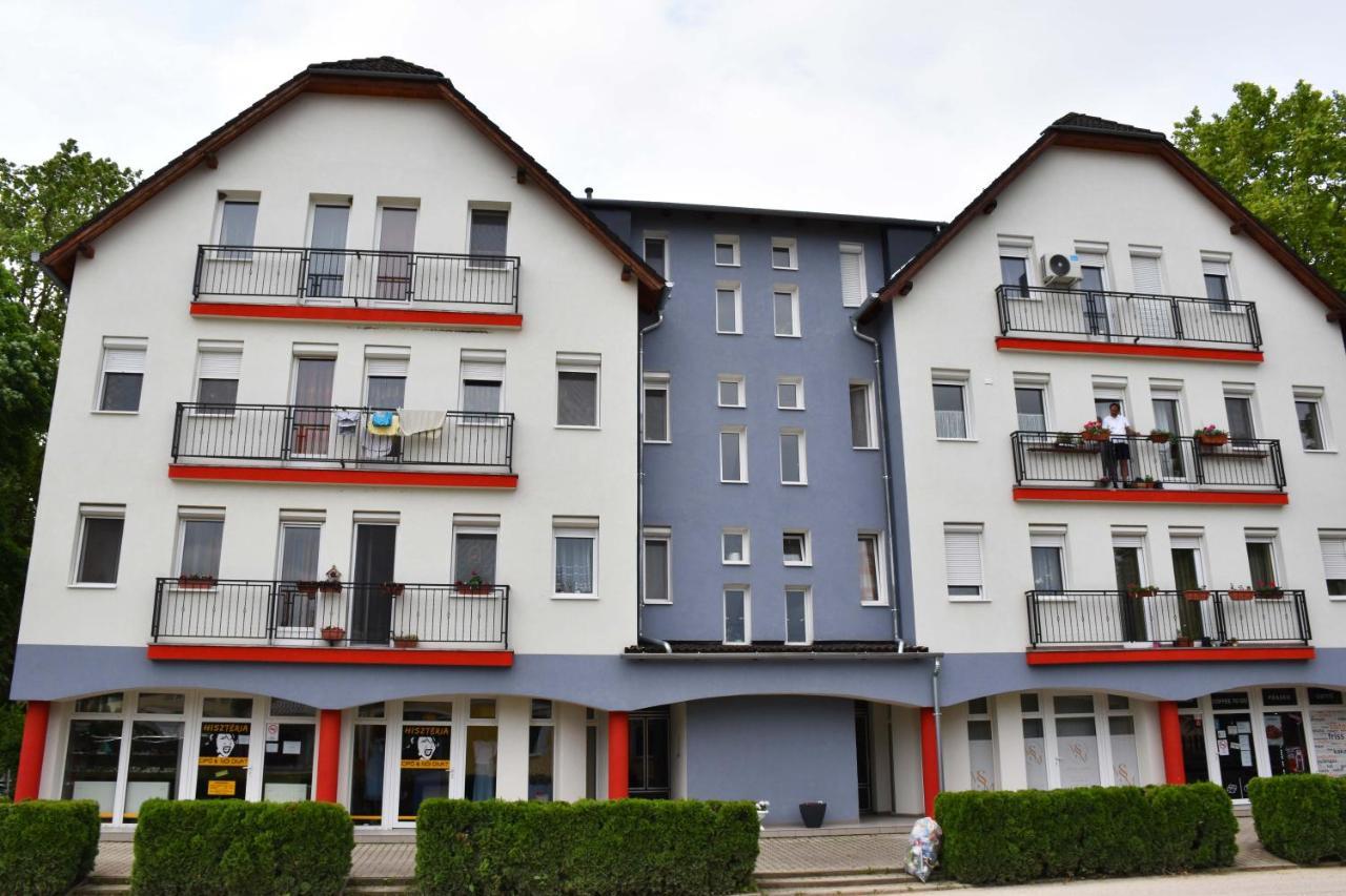 Pilikan Apartments Lenti Εξωτερικό φωτογραφία